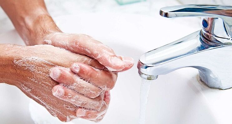 Händewaschen zur Vorbeugung einer Infektion mit subkutanen Parasiten